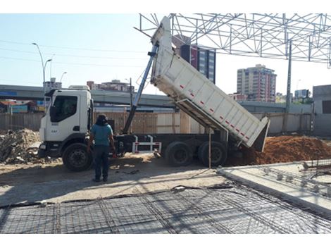 Caminhão Basculante em Jangurussu, Fortaleza