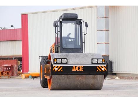 Rolo Compactador com Operador Cascavel
