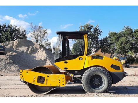Serviço de Rolo Compactador com Operador Quixeramobim